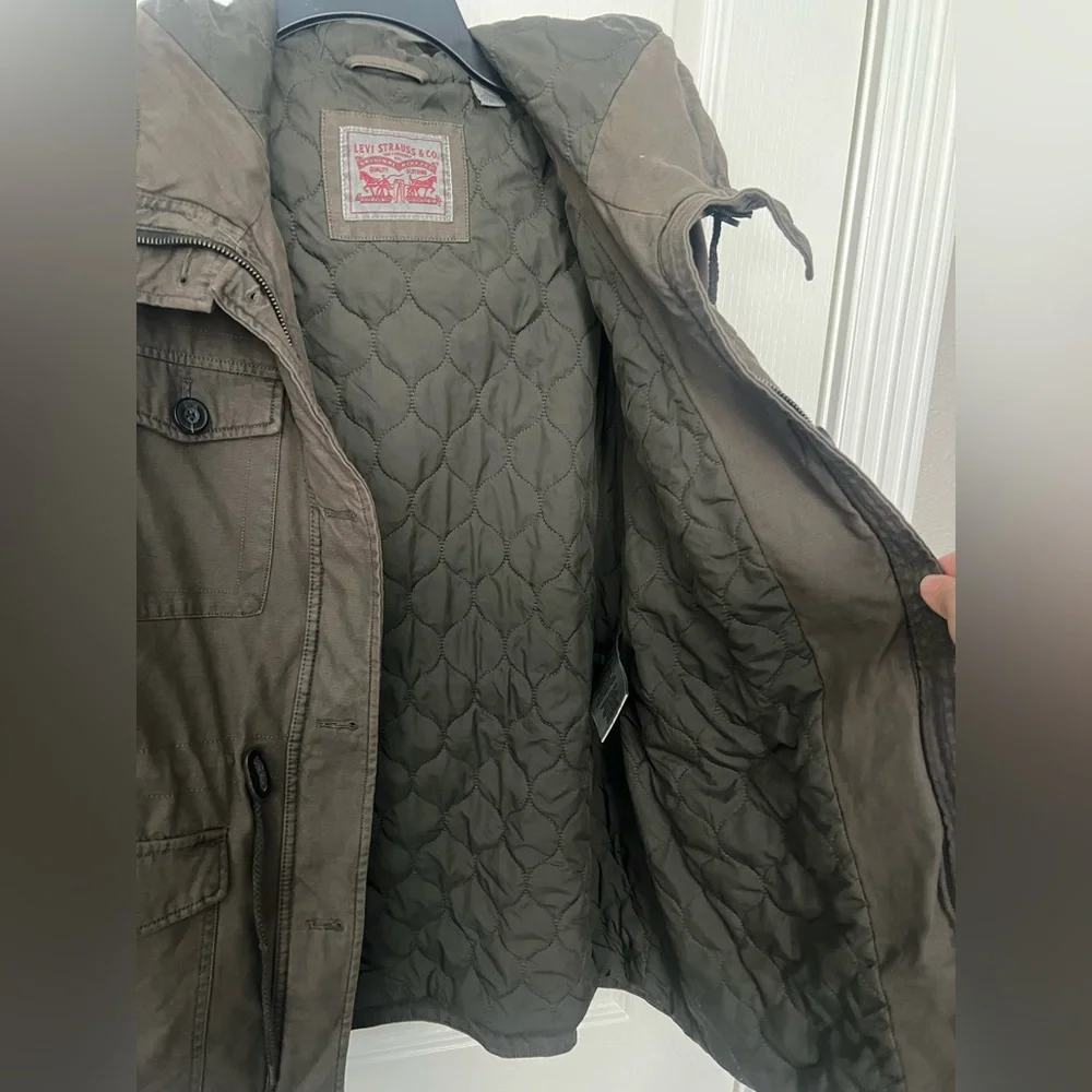 Levi's Women's Utility Jacket in Olive - Picture 4 of 9